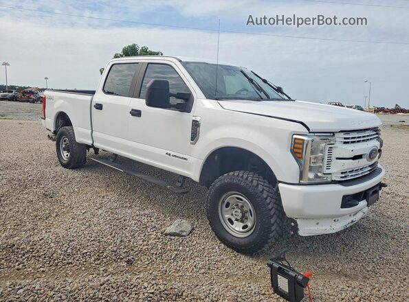 1FT7W2BT1HEC99058 2017 FORD F250 White Widok z przodu