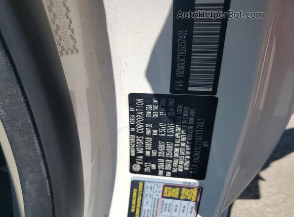 KNDMA5C11G6157401 2016 KIA SEDONA White 360 interior view