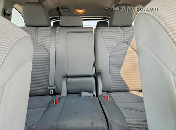 5TDKDRAH9PS019577 2023 TOYOTA HIGHLANDER White Rear interior view