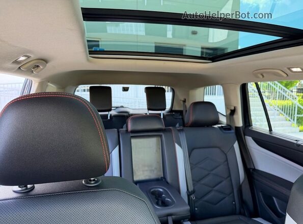 1V2CR2CA2SC573114 2025 VOLKSWAGEN ATLAS Черный Вид задних сидений