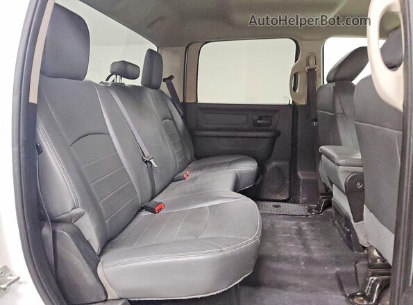 1C6RR6KT7KS633486 2019 RAM 1500 White Widok wnętrza z tyłu