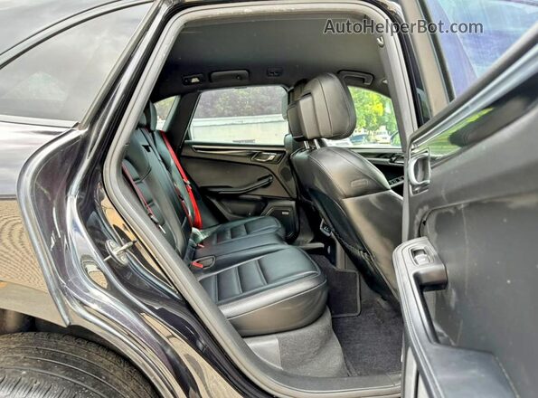 WP1AG2A56HLB55313 2017 PORSCHE MACAN Black Instrument cluster view