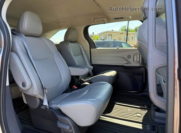 5TDYSKFC2PS089541 2023 TOYOTA SIENNA Gray Dashboard view