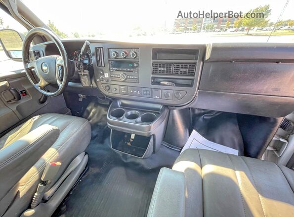 1GB0GRFP4K1146116 2019 CHEVROLET EXPRESS White Հետևի նստատեղերի տեսք