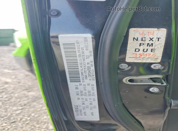 1C6RR7GG4HS792301 2017 RAM 1500 Green Widok wnętrza 360 stopni