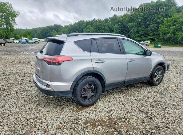2T3BFREV4HW666334 2017 TOYOTA RAV4 Серебряный Передняя правая четверть