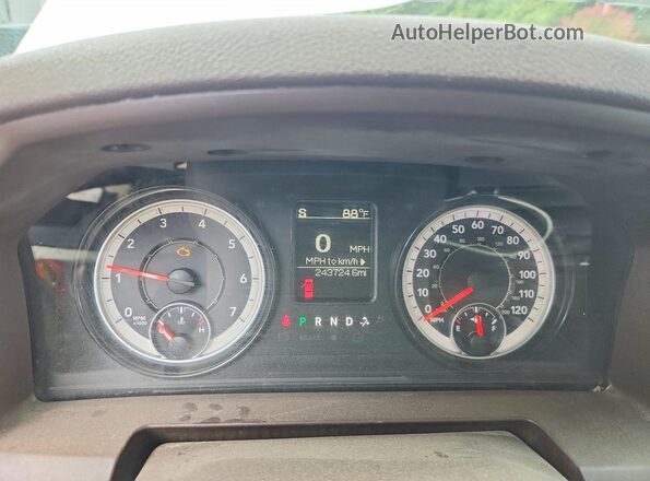1C6RR7TT0LS101499 2020 RAM 1500 White Widok tylnych siedzeń