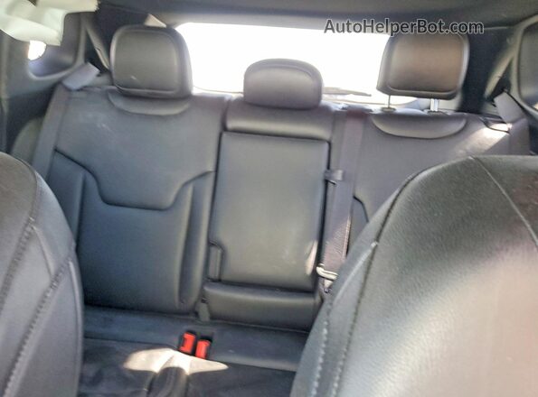 3C4NJDCNXST515675 2025 JEEP COMPASS White Rear interior view