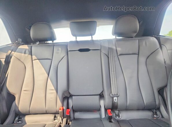 WA1AVAF13KD016260 2019 AUDI Q8 Black Vista interior trasera