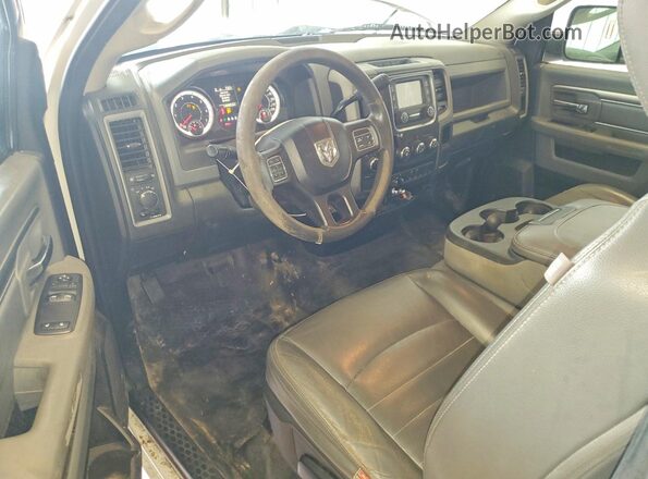 3C6MR5AJ9JG242172 2018 RAM 2500 White ხელსაწყოთა პანელის ხედი