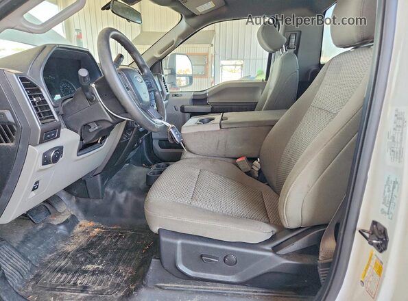 1FTNF1C59KKC25560 2019 FORD F150 Белый Вид панели приборов