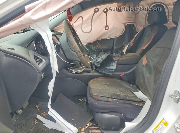 1G1BE5SM2K7121574 2019 CHEVROLET CRUZE White Вид панелі приладів