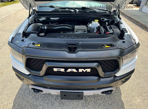 1C6SRFLT4LN345621 2020 RAM 1500 White Widok wnętrza z przodu