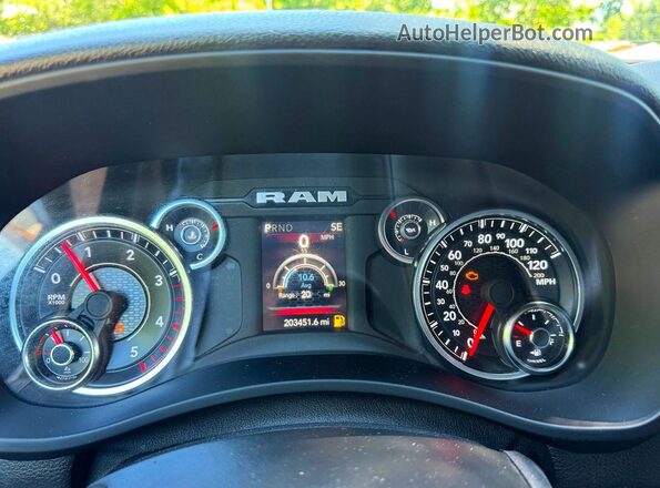 3C7WRNEL2RG240579 2024 RAM 5500 White Vista del salpicadero