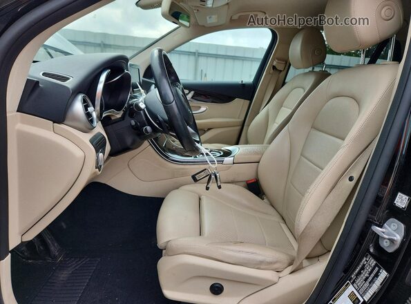 WDC0G4JB7HV011024 2017 MERCEDES-BENZ GLC-CLASS Черный Вид панели приборов