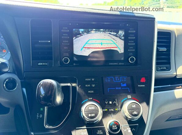 5TDYZ3DC4JS950391 2018 TOYOTA SIENNA Blue Widok deski rozdzielczej