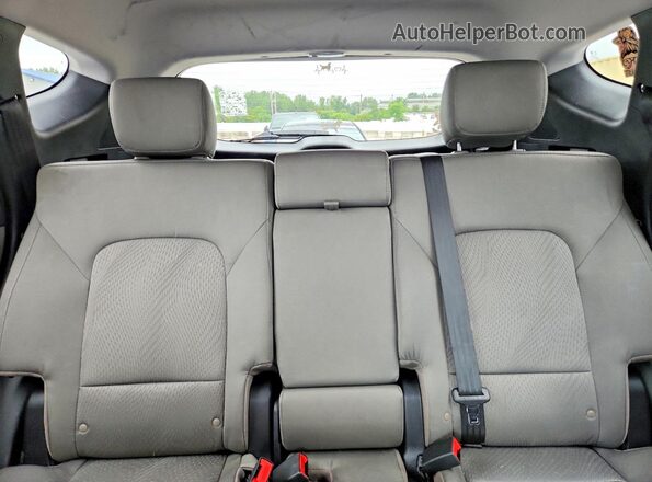 5NMZUDLB6JH084472 2018 HYUNDAI SANTA Gray Rear interior view