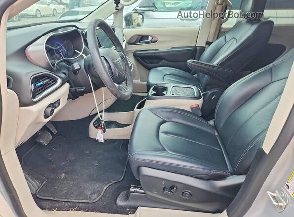 2C4RC1BG0RR155374 2024 CHRYSLER PACIFICA Silver Vista interior delantera
