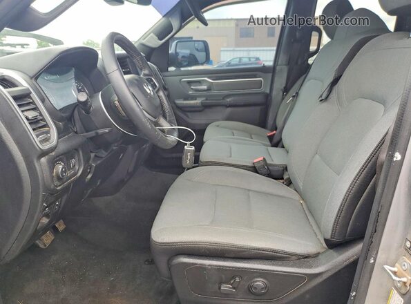 1C6RREBT6NN218964 2022 RAM 1500 Серебряный Вид панели приборов