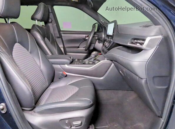 5TDKDRBH1RS557062 2024 TOYOTA HIGHLANDER Blue Հետևի տեսք