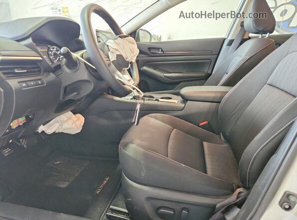 1N4BL4DV5TN329674 2026 NISSAN ALTIMA White Առջևի վահանակի տեսք