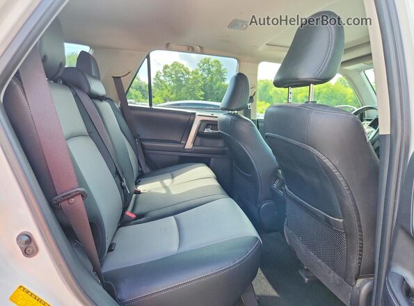 JTEBU5JR4G5388396 2016 TOYOTA 4RUNNER White Вид підкапотного простору
