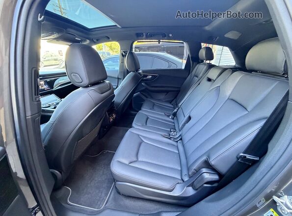 WA1LVBF78SD005015 2025 AUDI Q7 Gray Front interior view