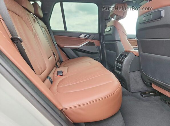 5UX43EU06S9X96024 2025 BMW X5 White Widok komory silnika