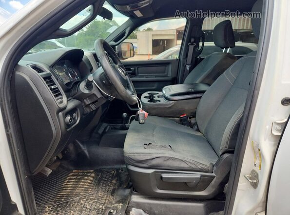 3C6UR5HJ7NG117022 2022 RAM 2500 Белый Вид панели приборов