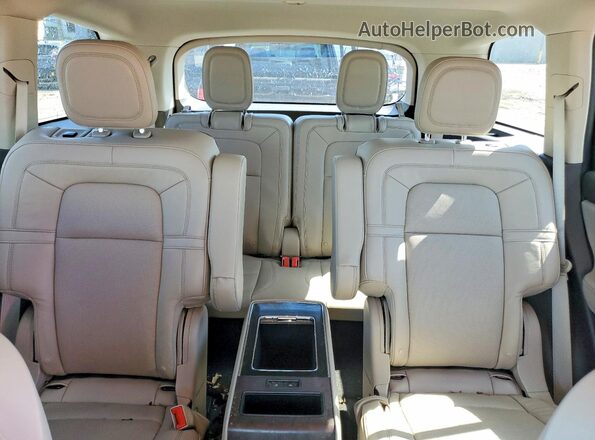 5LM5J7WCXPGL01639 2023 LINCOLN AVIATOR White Widok wnętrza z tyłu