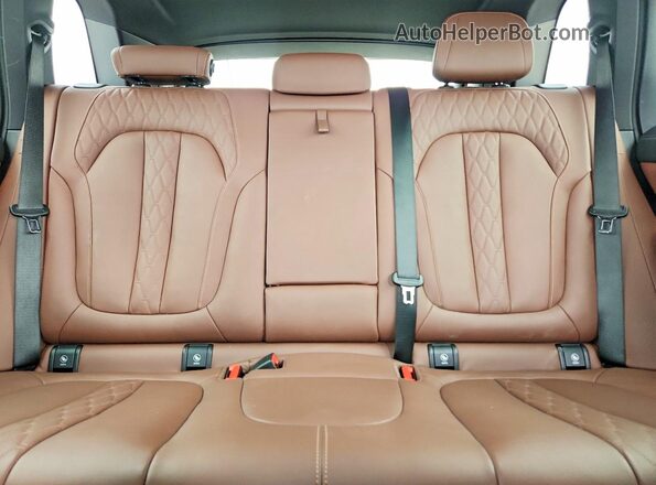 5UX43EU06S9X96024 2025 BMW X5 White Widok wnętrza z tyłu