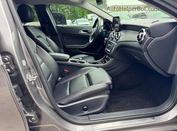 WDCTG4EB1JJ529506 2018 MERCEDES-BENZ GLA Black უკანა სავარძლების ხედი