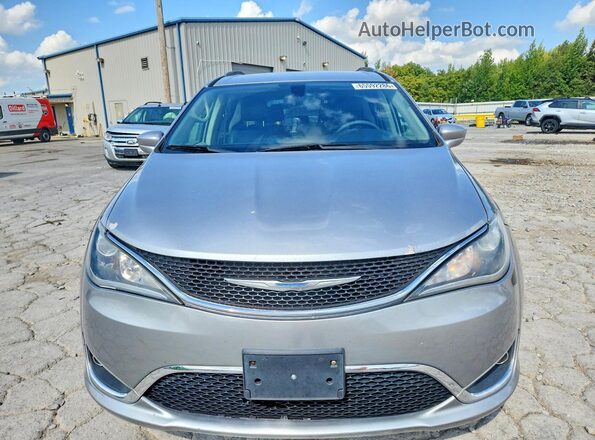 2C4RC1BG3JR233845 2018 CHRYSLER PACIFICA Silver Вид ззаду