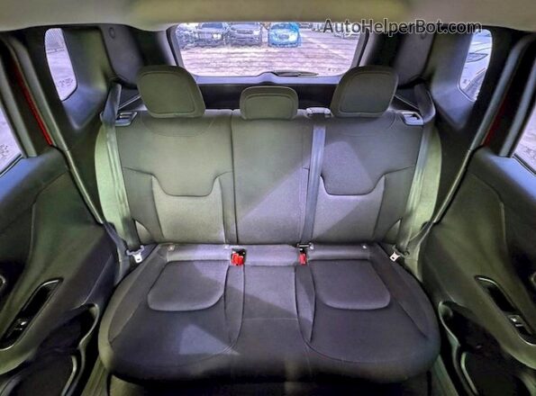 ZACNJAAB2LPL15502 2020 JEEP RENEGADE Красный Вид задней части салона