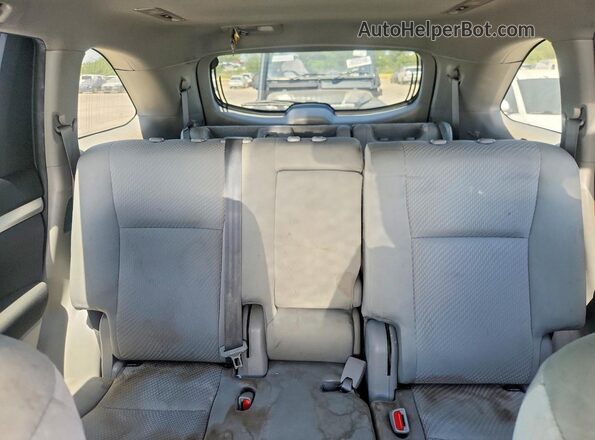 5TDZZRFH8KS295685 2019 TOYOTA HIGHLANDER Silver Вид задньої частини салону