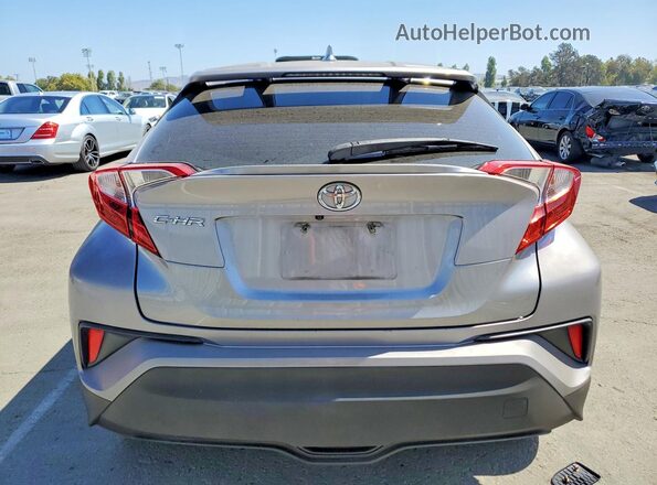 NMTKHMBX2JR032416 2018 TOYOTA C-HR Серебряный Вид салона спереди