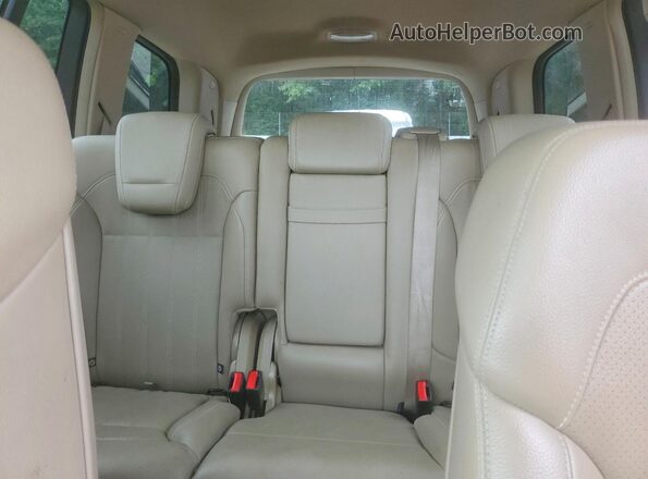 4JGDF6EE9GA685509 2016 MERCEDES-BENZ GL-CLASS White Rear interior view