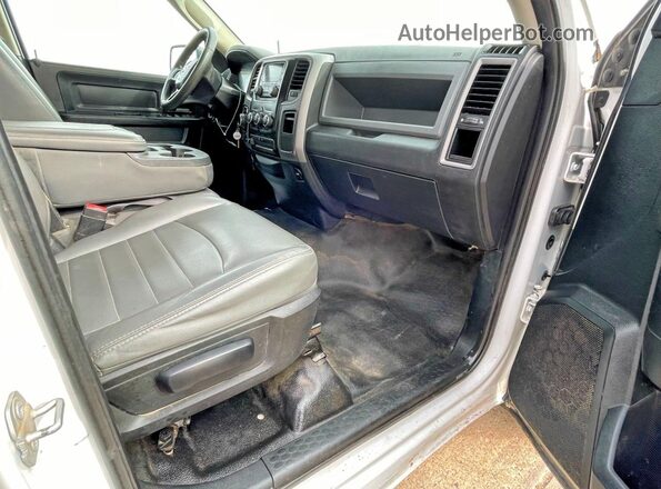 1C6RR7FG6JS274357 2018 RAM 1500 Белый Вид сзади