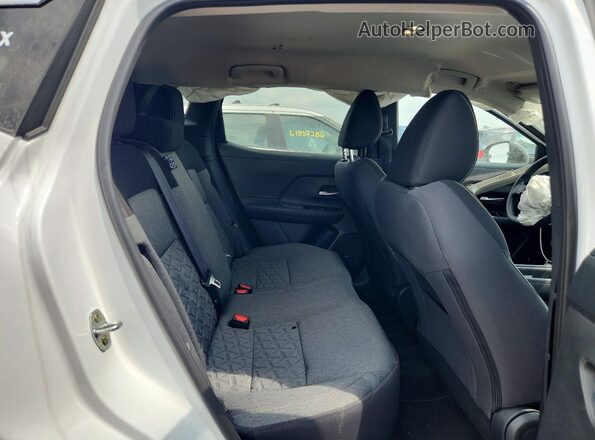 3N8AP6CE4TL374262 2026 NISSAN KICKS White Widok wnętrza z tyłu