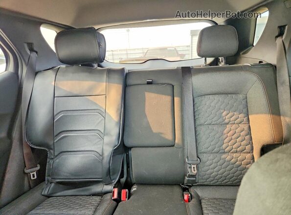 2GNAXJEV2J6314159 2018 CHEVROLET EQUINOX Silver Widok wnętrza z tyłu
