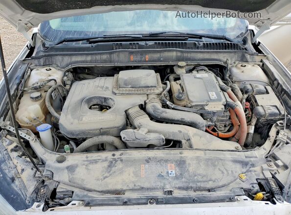 3FA6P0RU8HR375499 2017 FORD FUSION White Vista del compartimento del motor