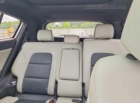 KNDPR3A60H7220718 2017 KIA SPORTAGE Silver Սալոնի հետևի տեսք