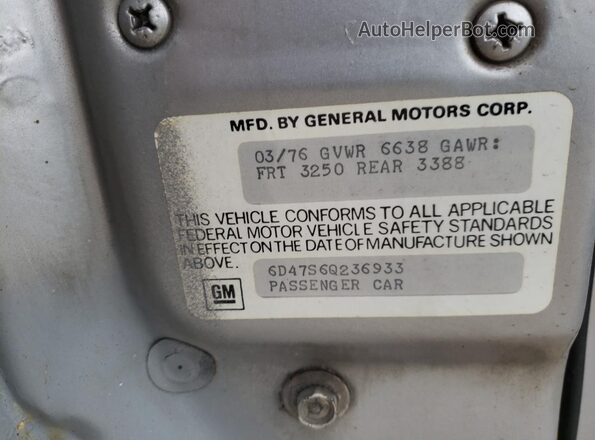 6D47S60236933 1976 CADILLAC DEVILLE Silver Vista del compartimento del motor