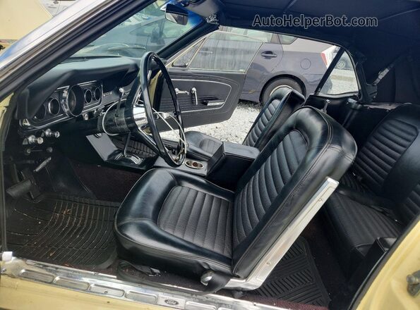 6F08C255905 1966 FORD MUSTANG Yellow Vista interior delantera