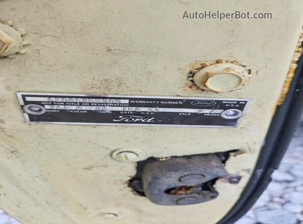 6F08C255905 1966 FORD MUSTANG Yellow Vista del compartimento del motor