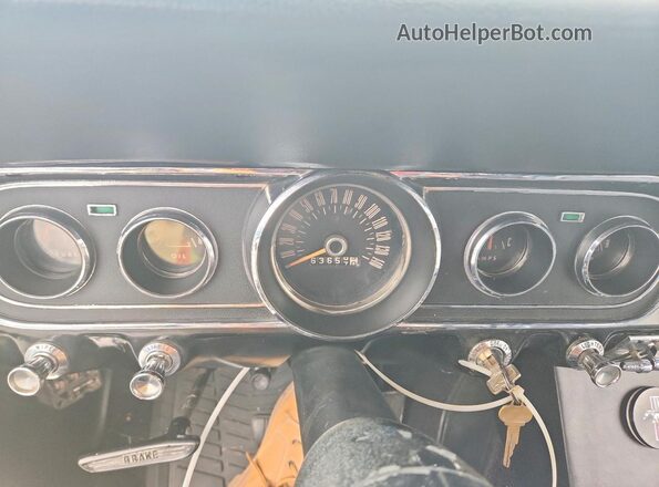 6F08C255905 1966 FORD MUSTANG Yellow Vista del cuadro de instrumentos