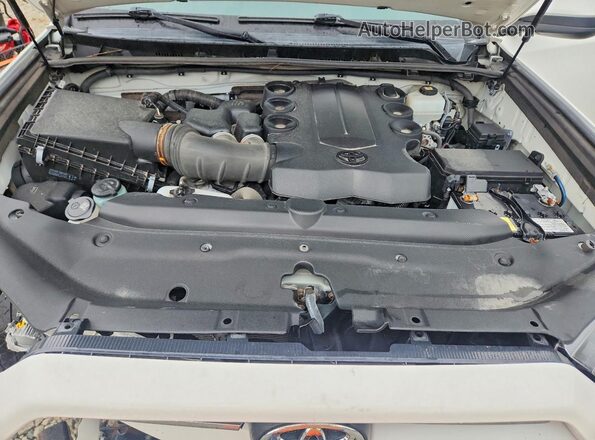JTEMU5JR7N5990005 2022 TOYOTA 4RUNNER White Widok komory silnika