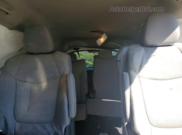 5TDKRKEC9SS225188 2025 TOYOTA SIENNA White Widok wnętrza z tyłu