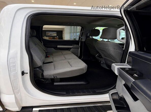 1FTFW3L83RFA23438 2024 FORD F150 Белый Вид салона спереди