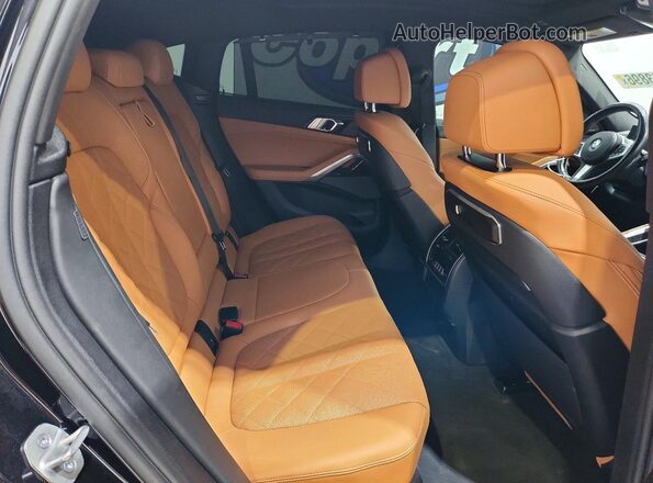 5UX33EX03R9S90779 2024 BMW X6 Black ძრავის განყოფილების ხედი